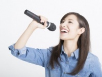女性に歌ってほしい「男ウケするカラオケ曲」、西野カナのほかは？