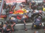 超速のチームワーク！　２秒足らずでピットストップを終えたF1映像。