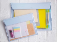 パステルカラーがなじみやすい。書類を保護するファイルバッグ新発売