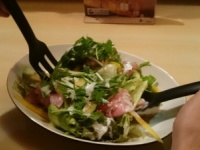 男子がぶっちゃけ！　合コンで料理を取り分ける女子は好印象？