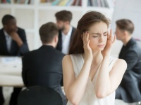 貧乏ゆすりや机トントン、人の反復した動きに耐えられない「ミソキネシア」は3人に1人存在するという研究結果