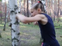 1分間に100発のパンチ！ロシアの格闘少女、9歳のエヴニカちゃんが凄い！