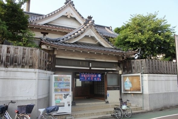 投票を呼びかける暖簾がかけられていた