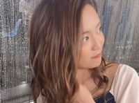 【美しすぎ】雨の湿っぽさを吹き飛ばす！　美髪際立つ横顔を小島瑠璃子さんが投稿。「かわいくてステキ」「今日も綺麗」の声