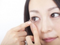 「コンタクト」VS「眼鏡」、使ったときに眼精疲労を感じるのはどっち？