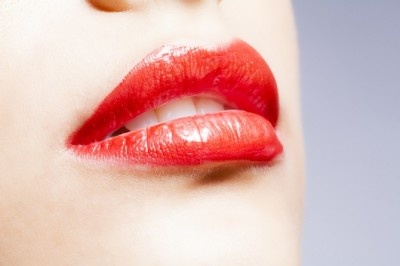 「キスマーク」と「虫刺されの跡」の区別はつけられる？　約6割の女性の回答は……