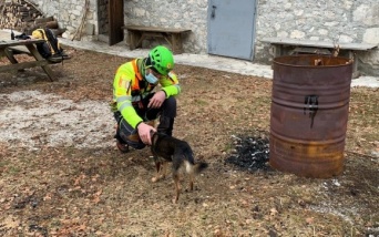 登山で滑落したまま7日間遭難していた男性、寄り添い続けてくれた愛犬が心の支えとなり無事生還（イタリア）