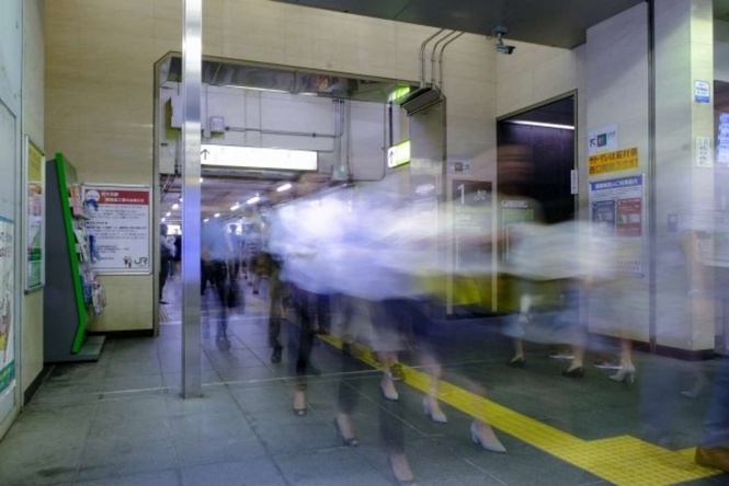 慣れない満員電車で...（画像はイメージ）