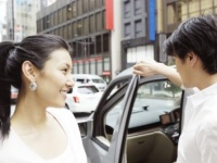 これされるとヤバいかもっ！　「男性のキュンとするエスコート」4選