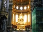「神を冒涜」 イギリスの大聖堂に滑り台が登場し騒然！