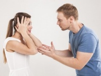 LINE攻撃にドン引き！　彼の「独占欲の強さ」を感じる瞬間・6選