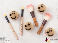 毛先にスヌーピーの顔が！　かわいすぎるメイクブラシが新登場