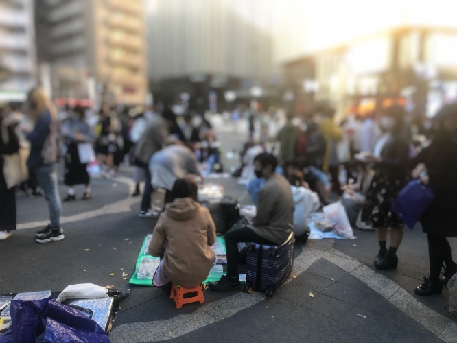 中池袋公園がトレーディングカードスペースに