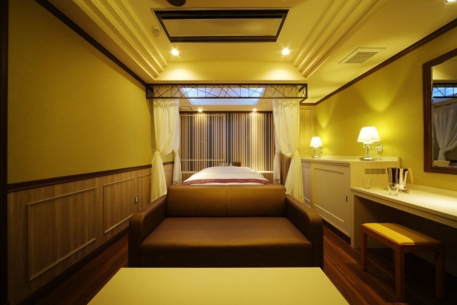 欧風ルームをイメージした105号室。5つ星