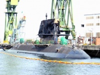 川崎重工業神戸工場に現れた潜水艦