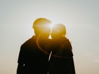 男性がキスしたいときに見せる「5つのサイン」