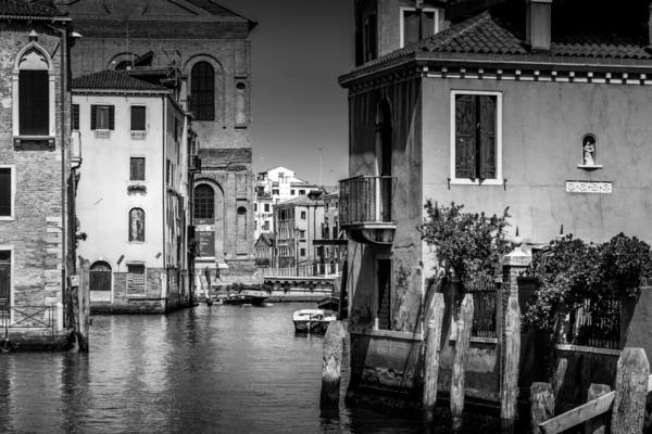 イタリア