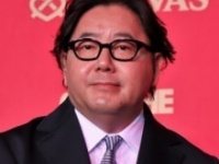 秋元康氏