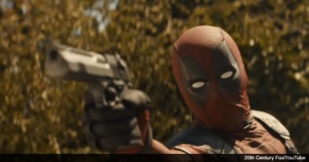 ふざけ過ぎ!?『デッドプール』ライアン・レイノルズが、今度は「アダムの創造」のパロディ画像を公開