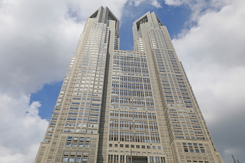 同僚女性教員にわいせつ行為、児童の股間を握る、女子高生をトイレで盗撮など　東京都が5人の教諭を懲戒免職処分に