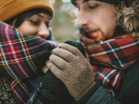 胸キュンが止まらない!!　寒い日のデートでされるとうれしい彼の気遣い4つ！「マフラーを貸してくれる」