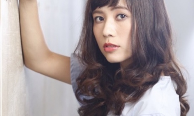 暗髪×外ハネカールで愛されヘアに♪大人クラシカルなヘアスタイル