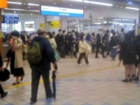 西武新宿線・田無駅改札前（画像は生姜たけし（＠EzwebOt）さんから、一部編集部で加工）