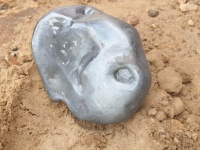 高熱を放つ金属系の謎の物体が落下。住民を戦慄させたその物体の正体は？（インド）