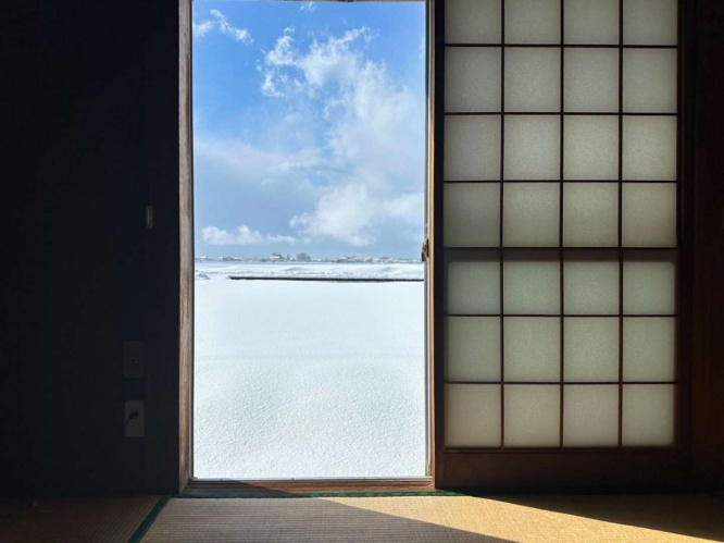 冬にはすぐ外に一面の銀世界（画像提供：なつめさん、民泊たなごころ）