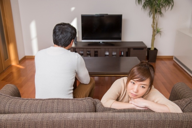恥ずかしい？彼氏のバリバリ財布をやめて欲しい時の対処法