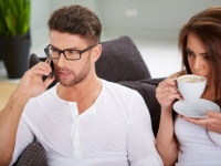 【男女のちがい】もし、彼の転勤が決まったら「別れる」or「エンレン」or「ついて行く」？