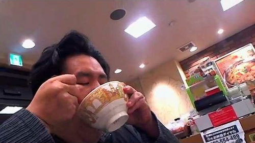 牛丼早食い　ゴロリ