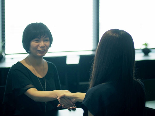 Japanese businesswomen shaking hands