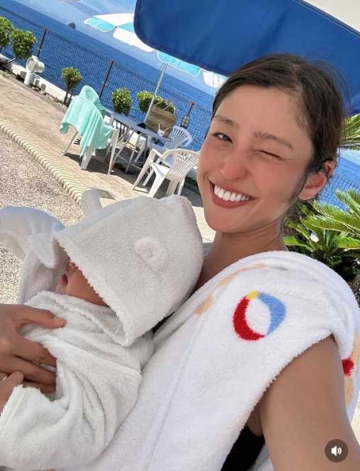 Instagram:岡副麻希(@maki_okazoe_official)より