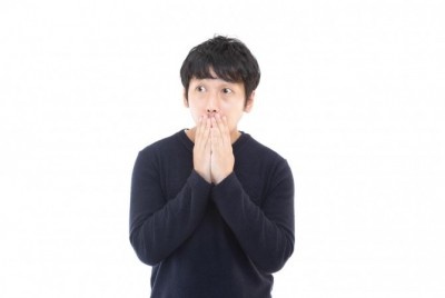 一緒にいるときはやめてくれ……見たらげんなりする「デート中の女子の行動」10