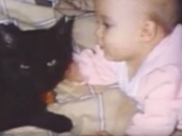 赤ちゃんを亡くしたばかりの夫婦の元に突然現れた黒猫。この黒猫が新たに生まれた赤ちゃんの命を救う（アメリカ）