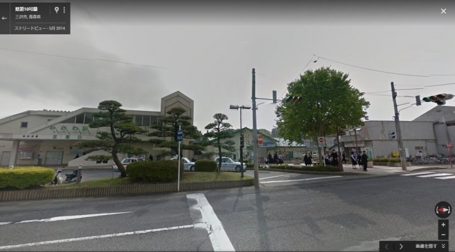 三沢駅周辺はこうなっている（画像は、グーグルストリートビューから）