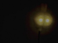 夫が授乳用にくれた〝全く照らさないライト〟に10万人爆笑　「ホラー感あって笑う」「何か怖いww」