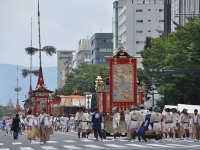 祇園祭 御池通（江戸村のとくぞうさん撮影、Wikimedia Commonsより）