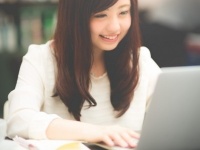 内緒だよっ！　「会社のパソコン」で女子がこっそり見てるもの6つ