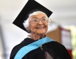 105歳のおばあさんがスタンフォード大学の修士号を取得！84年越しの卒業式