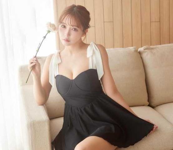 三上悠亜、ファッションぽく着れるワンピ水着をプロデュース