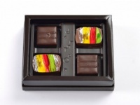 【丸の内土産】チョコを食べてガーナの子どもを笑顔に！　1箱につき200円が募金される「ガーナスマイルカカオプレミアム　ボンボンショコラ」