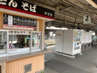 同じ立ち食いうどんなのに、5・6番ホームが一番うまい？　鳥栖駅・中央軒、5年ぶり全店営業で「都市伝説の検証」可能に
