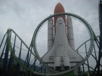 名物のスペースシャトル