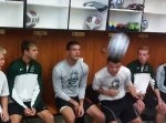 これ、スゴすぎ！　大学サッカーチーム２２人でヘディングをつなぐ