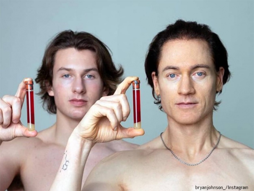 若さを保つために10代の息子の血液を自分に輸血する父親