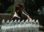 スカッと爽快ッ！　水入りペットボトルを一刀両断！！