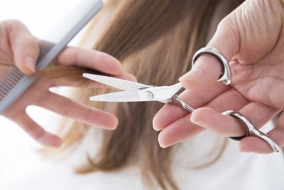 ひえぇぇ！　ち、血が……女子が遭遇したヘアサロンでのトラブル4選