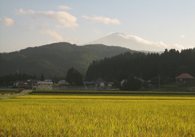 秋田県由利本荘市から鳥海山を望む（Douglas Perkinsさん撮影、Flickrより）